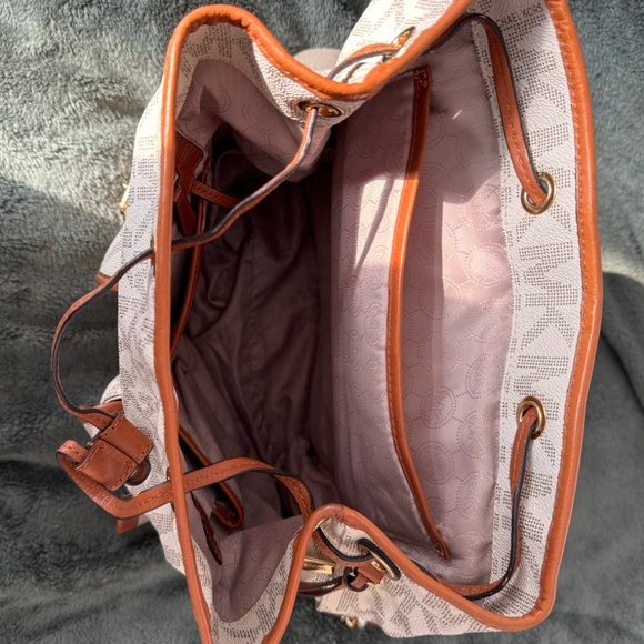 Michael Kors backpack - 100$ - Picture 3 of 4